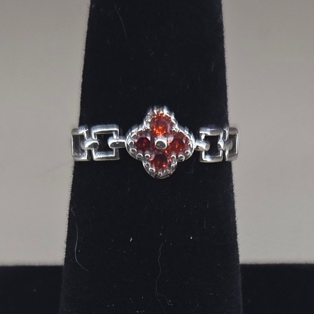 Red Stone Quatrefoil Clover Silver Tone Geometric Link Band Ring Size 7.5 0394
